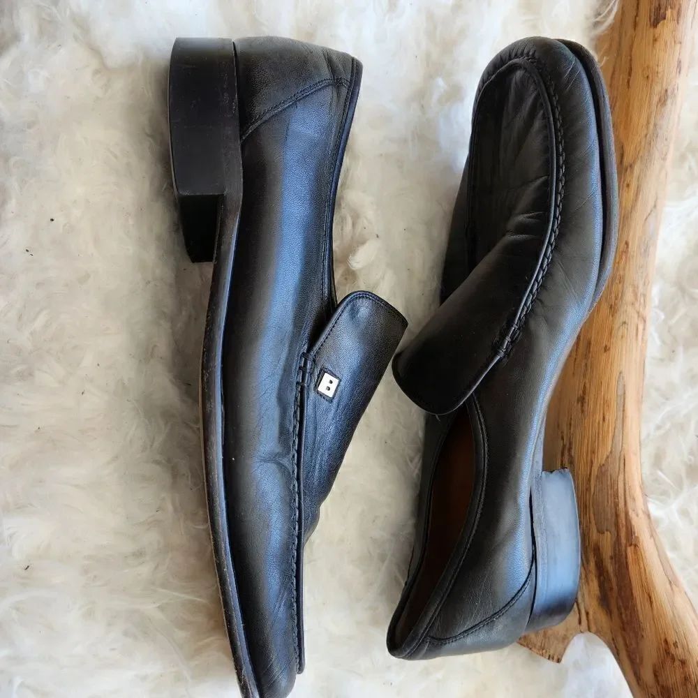 Bally classic black leather heeled loafers